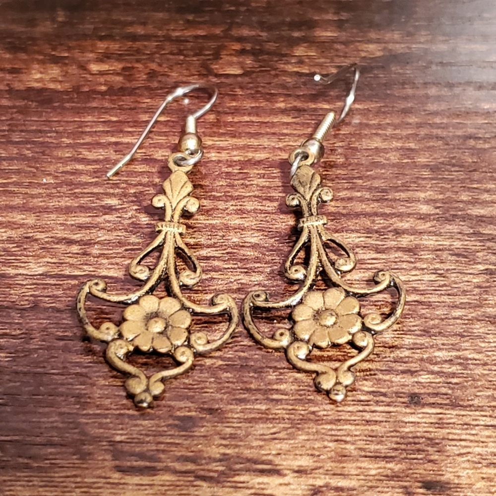 Elegant Gold Floral Earrings